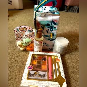 NWT- 5 piece Colorful Makeup Set with Bag